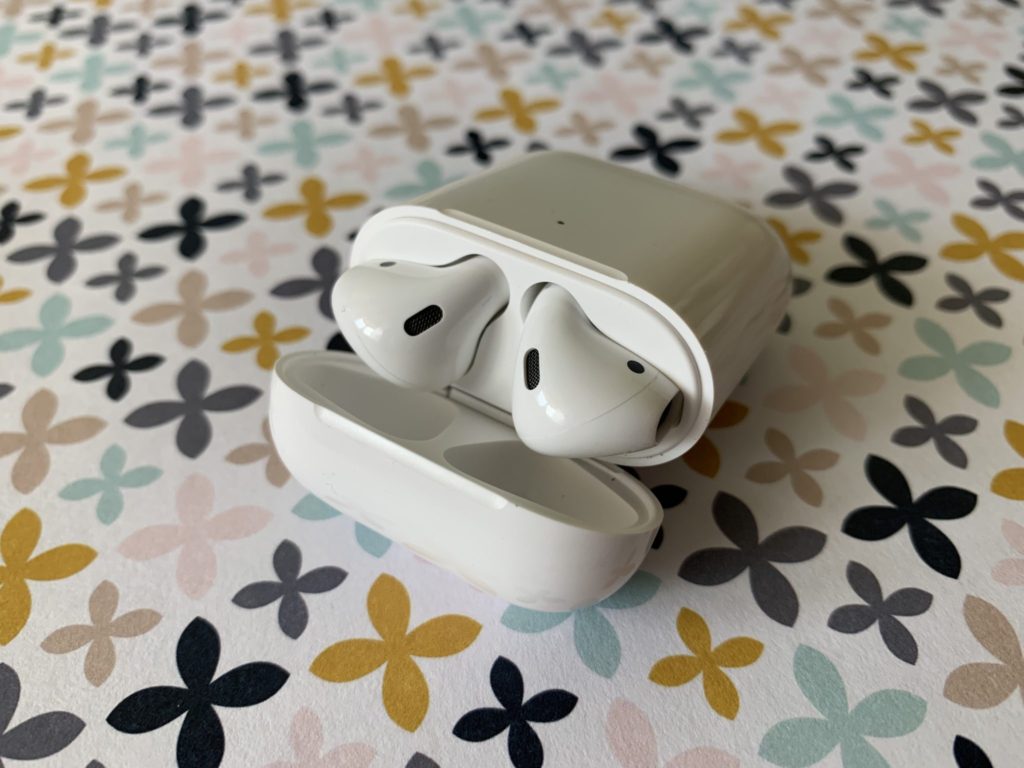 Apple Airpods 2, review, whats new, trade