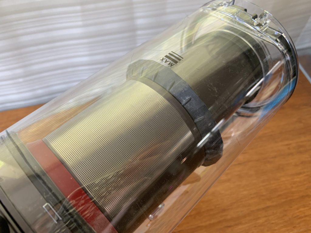 Stubborn Dirt Brush – straight bristles The stiff bristles on this brush are designed to flick dirt up from carpet, lifting more debris into the airflow area.