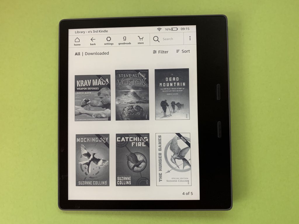 amazon, kindle oasis, waterproof, ereader, review, light, canada