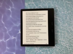 amazon, kindle oasis, waterproof, ereader, review, light, canada
