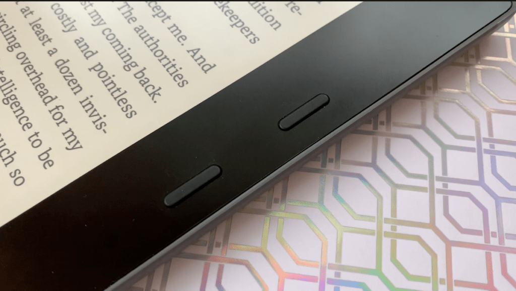 amazon, kindle oasis, waterproof, ereader, review, light, canada